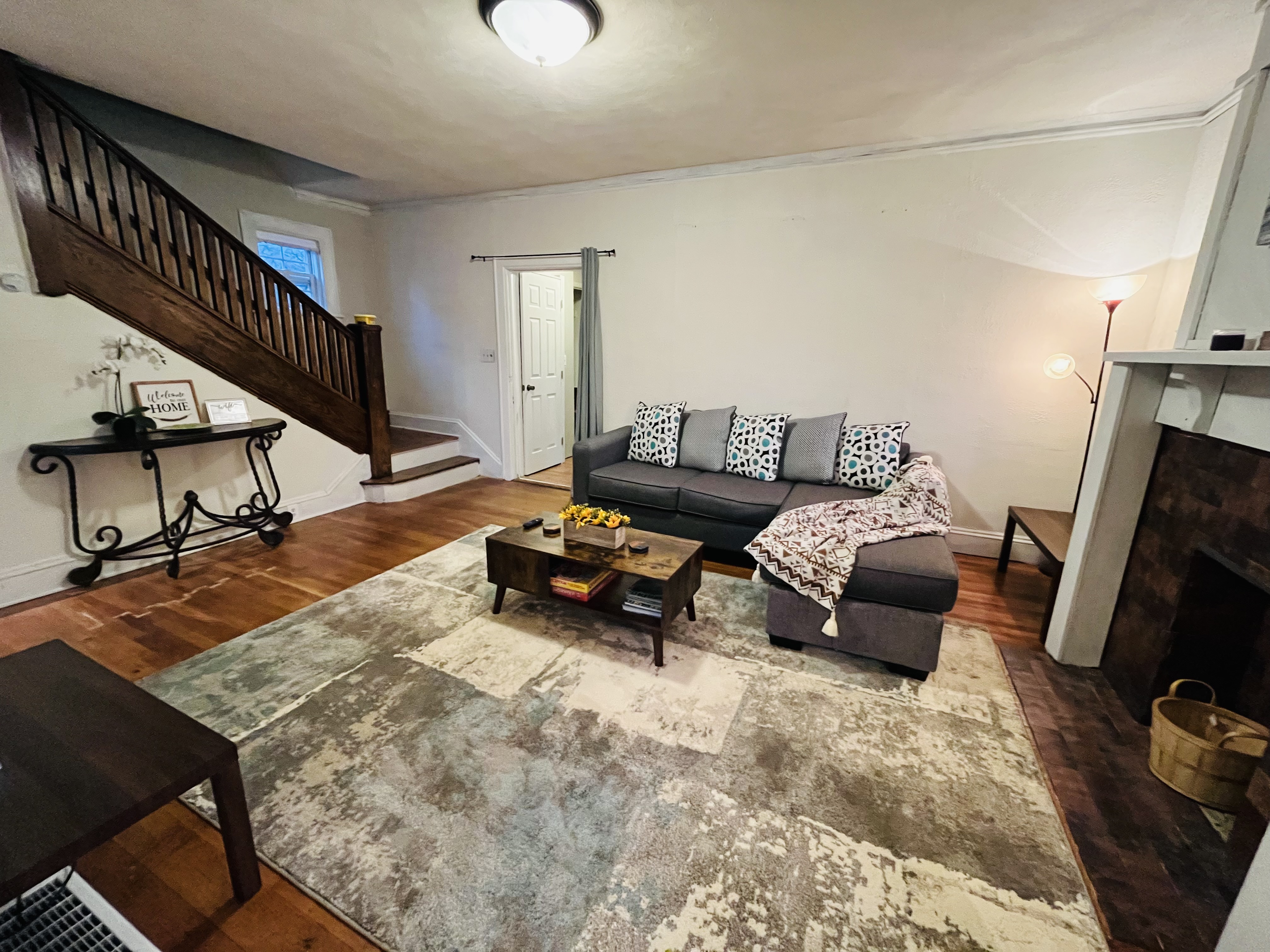 Upload Featured Image (This will be the primary image for the property listing)