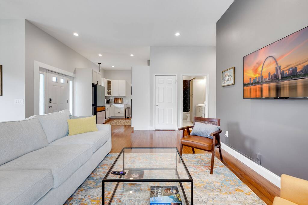 Upload Featured Image (This will be the primary image for the property listing)