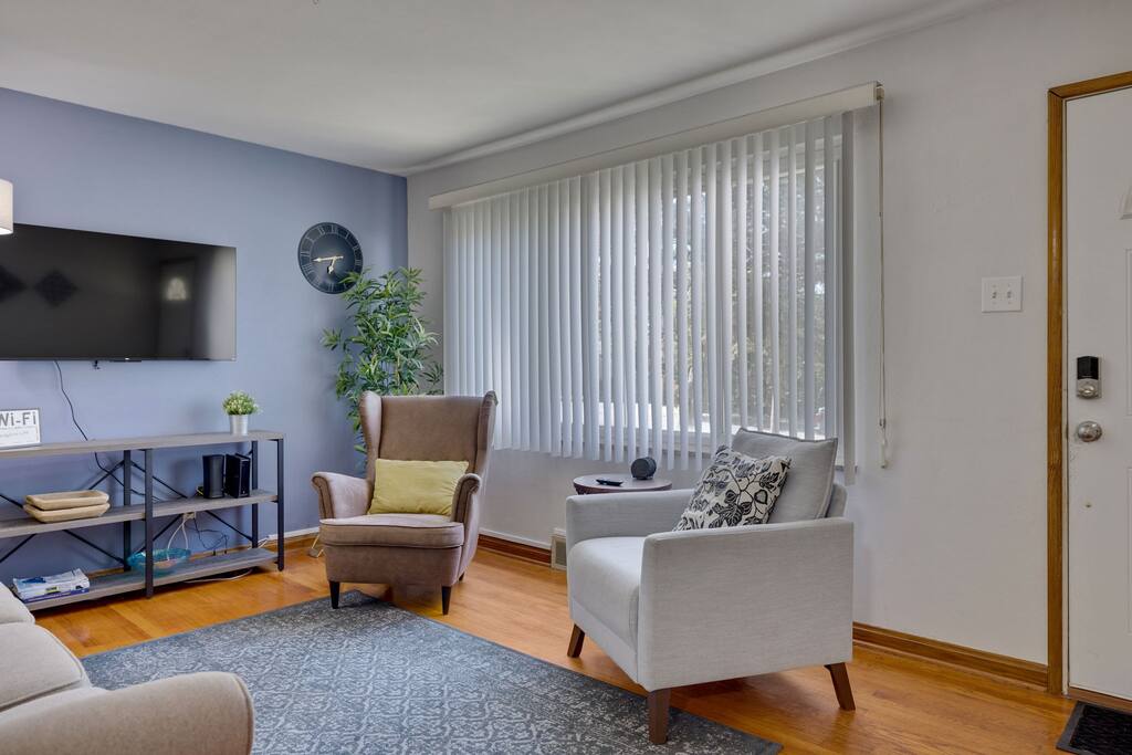 Upload Featured Image (This will be the primary image for the property listing)