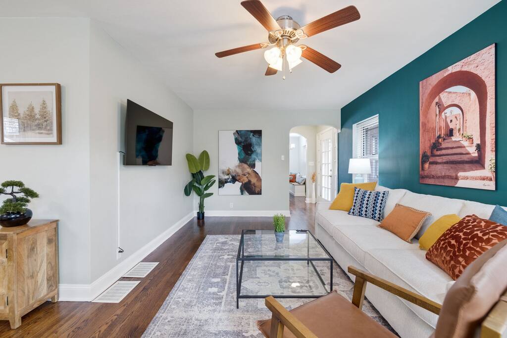 Upload Featured Image (This will be the primary image for the property listing)