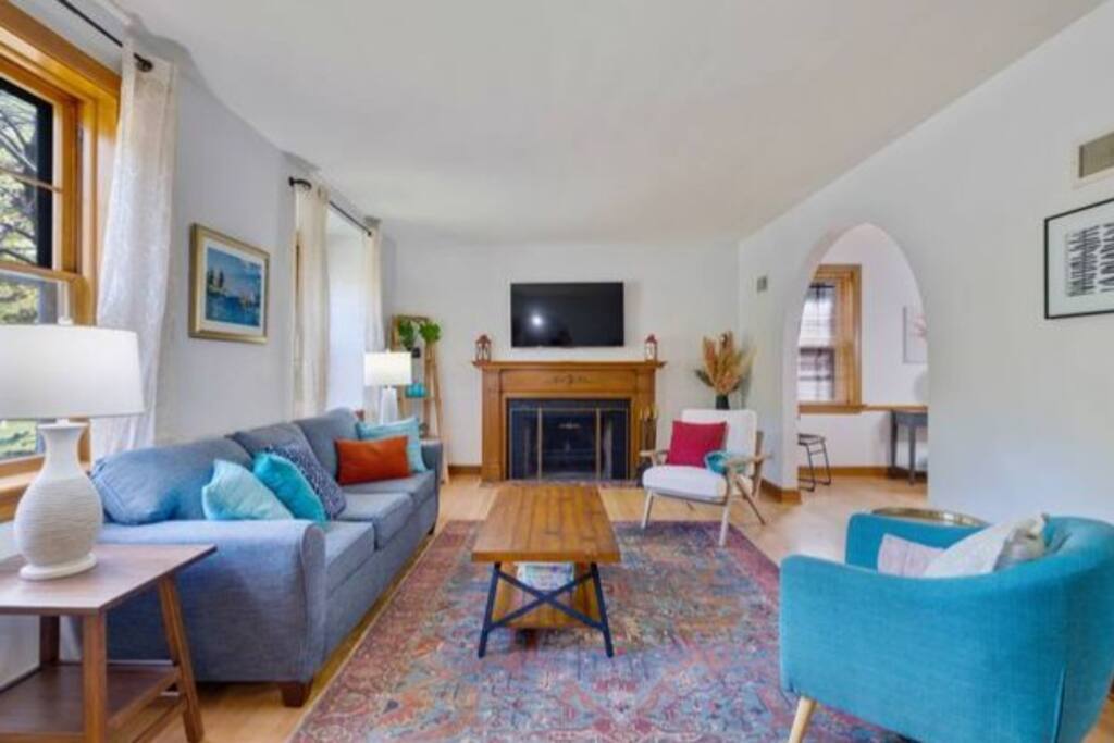 Upload Featured Image (This will be the primary image for the property listing)