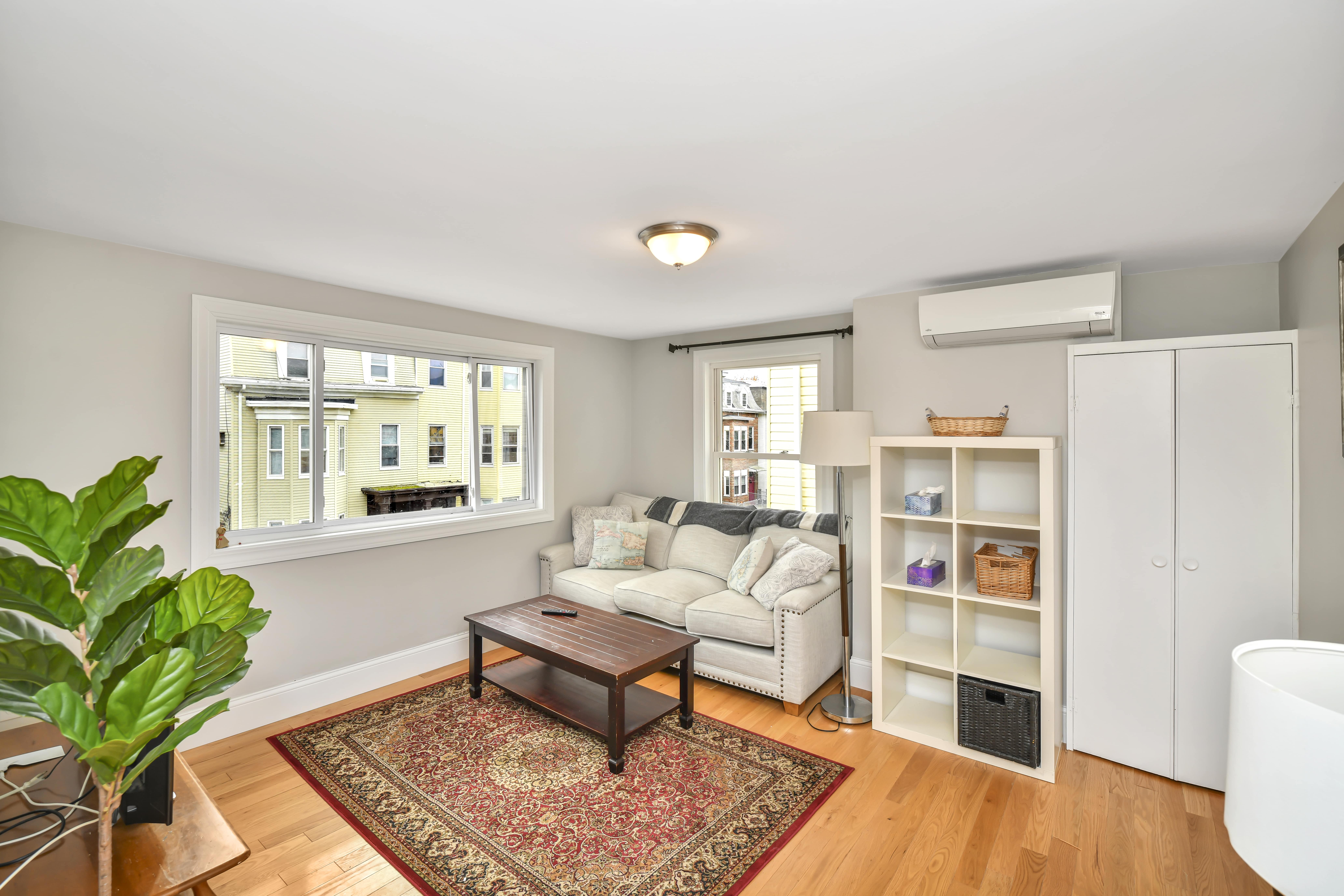 Upload Featured Image (This will be the primary image for the property listing)