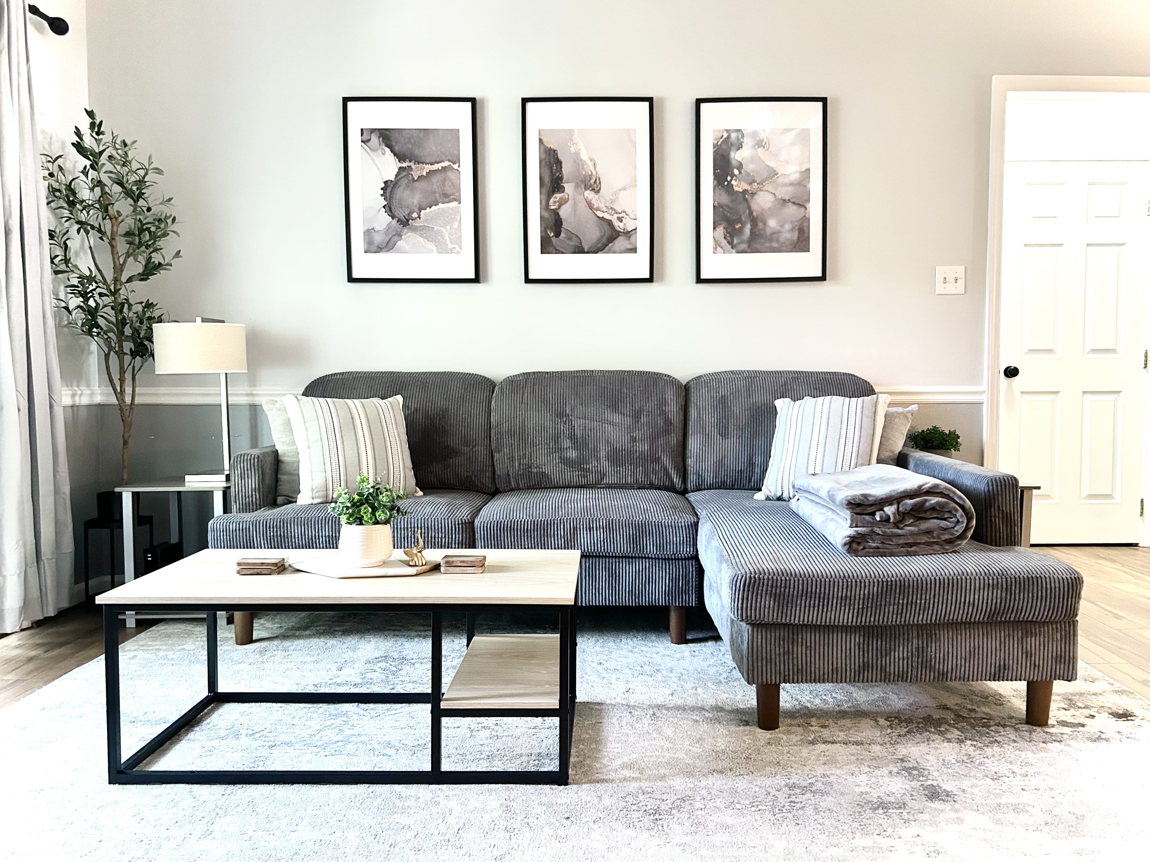 Upload Featured Image (This will be the primary image for the property listing)