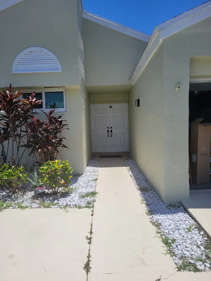 Upload Featured Image (This will be the primary image for the property listing)