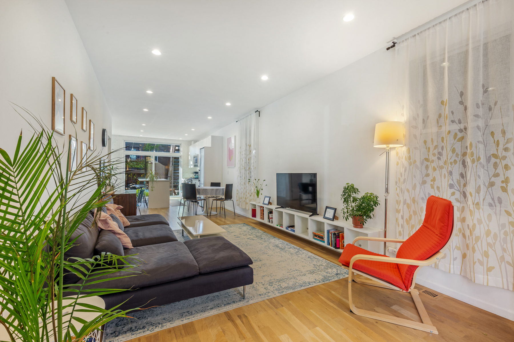 Upload Featured Image (This will be the primary image for the property listing)