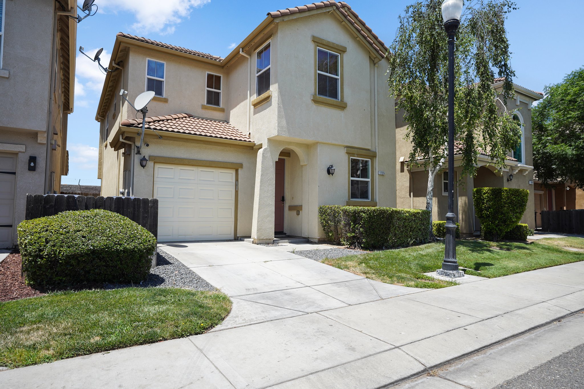 Upload Featured Image (This will be the primary image for the property listing)