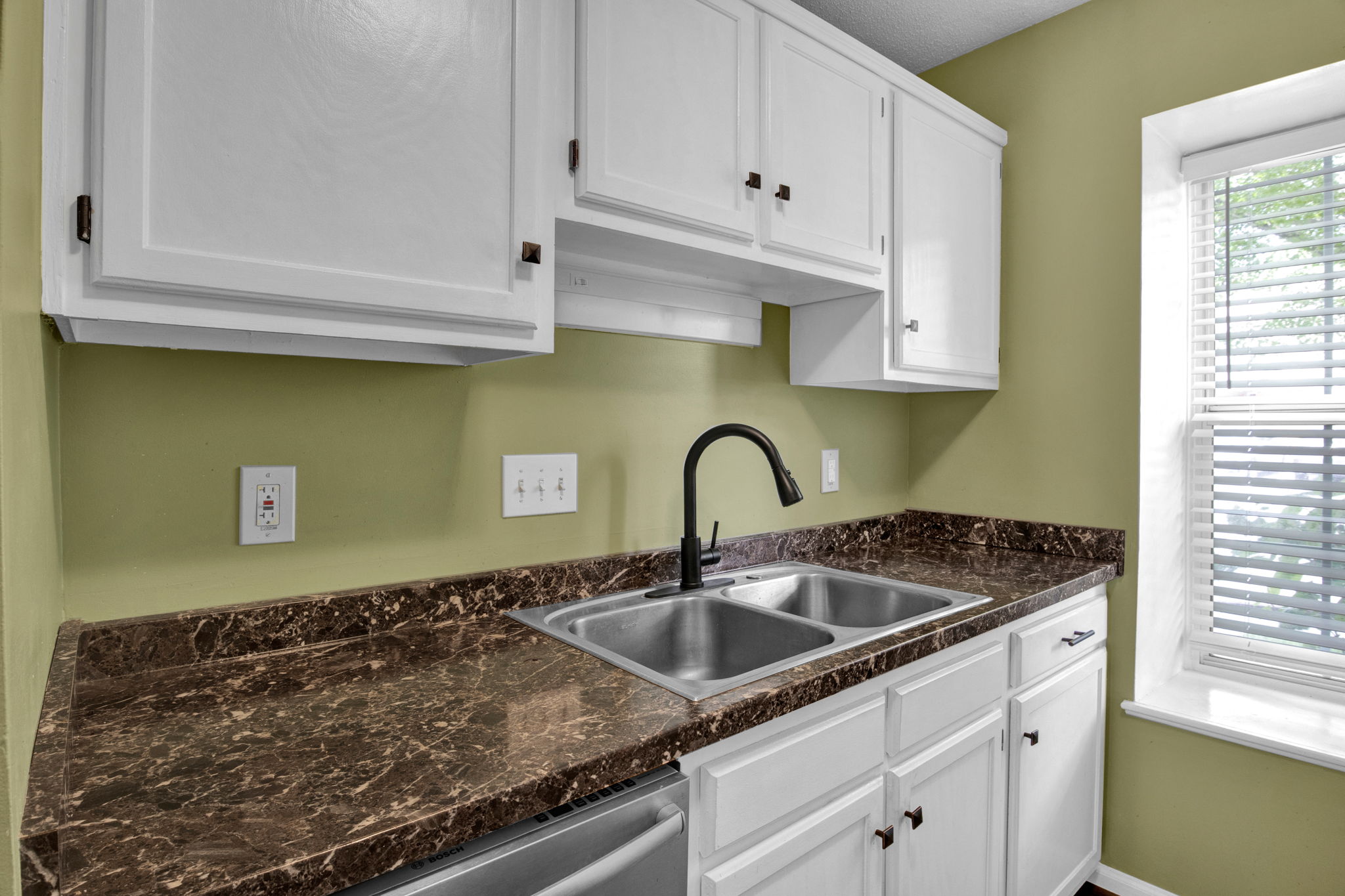 Upload Additional Photos of the Property (Interior, exterior, amenities, etc.)