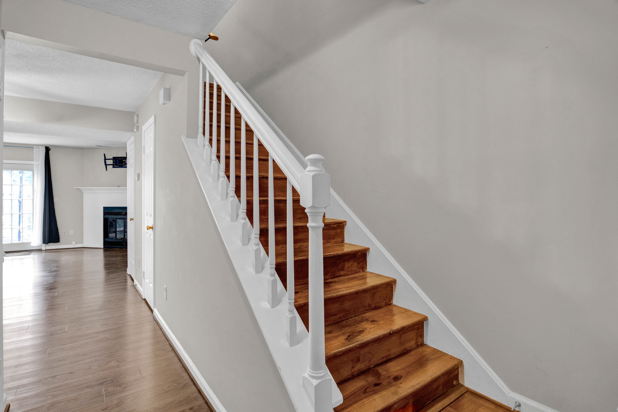 Upload Featured Image (This will be the primary image for the property listing)