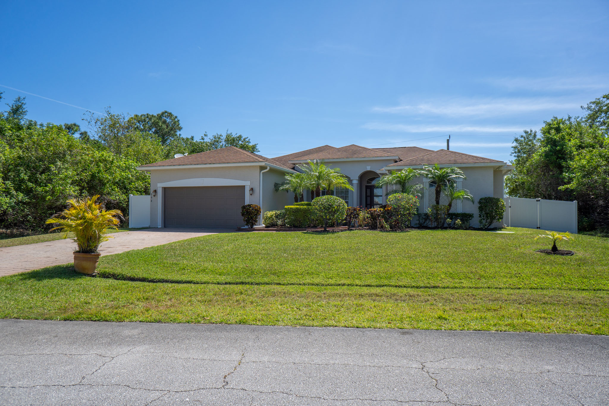 Upload Featured Image (This will be the primary image for the property listing)