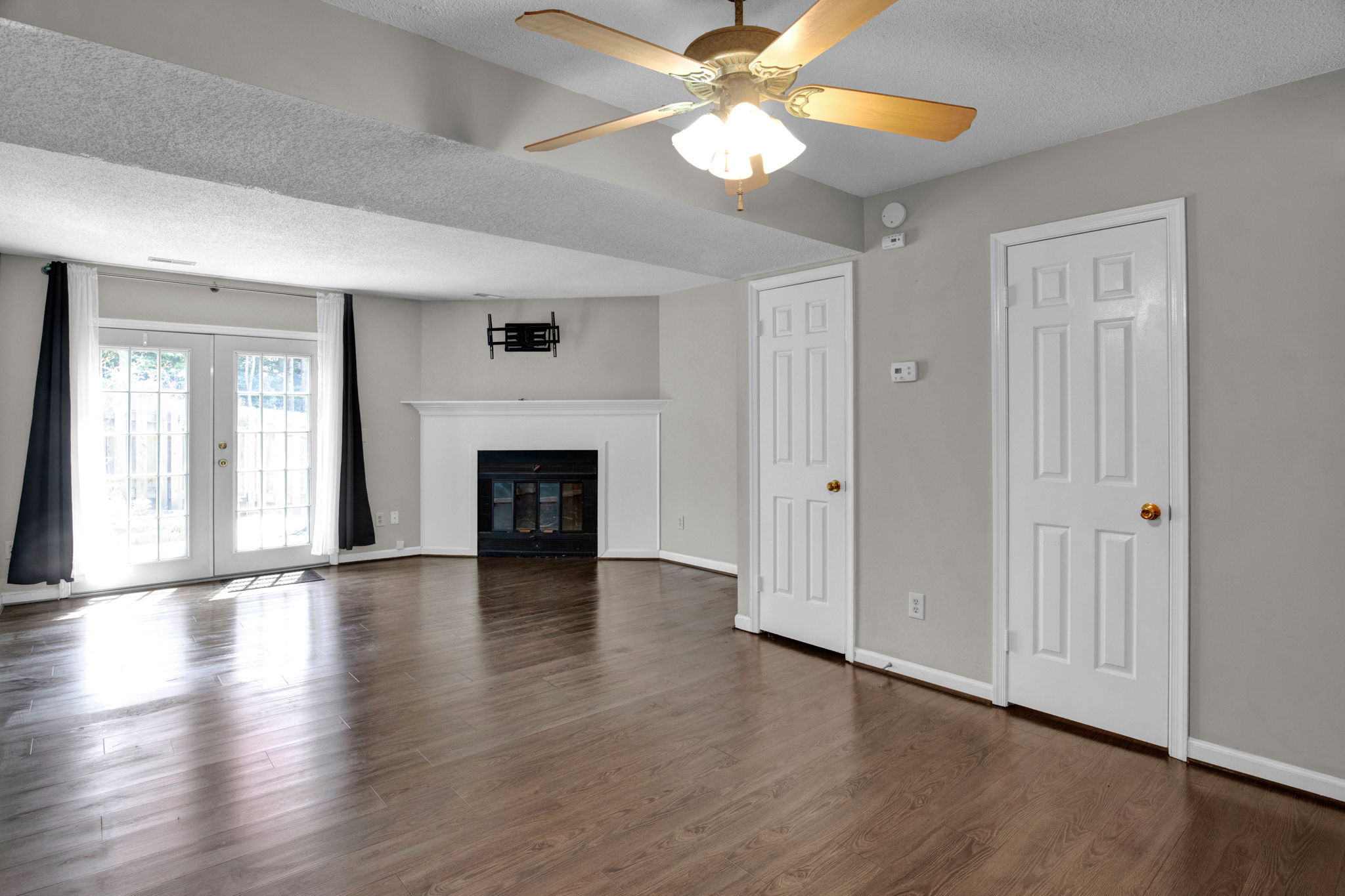 Upload Additional Photos of the Property (Interior, exterior, amenities, etc.)