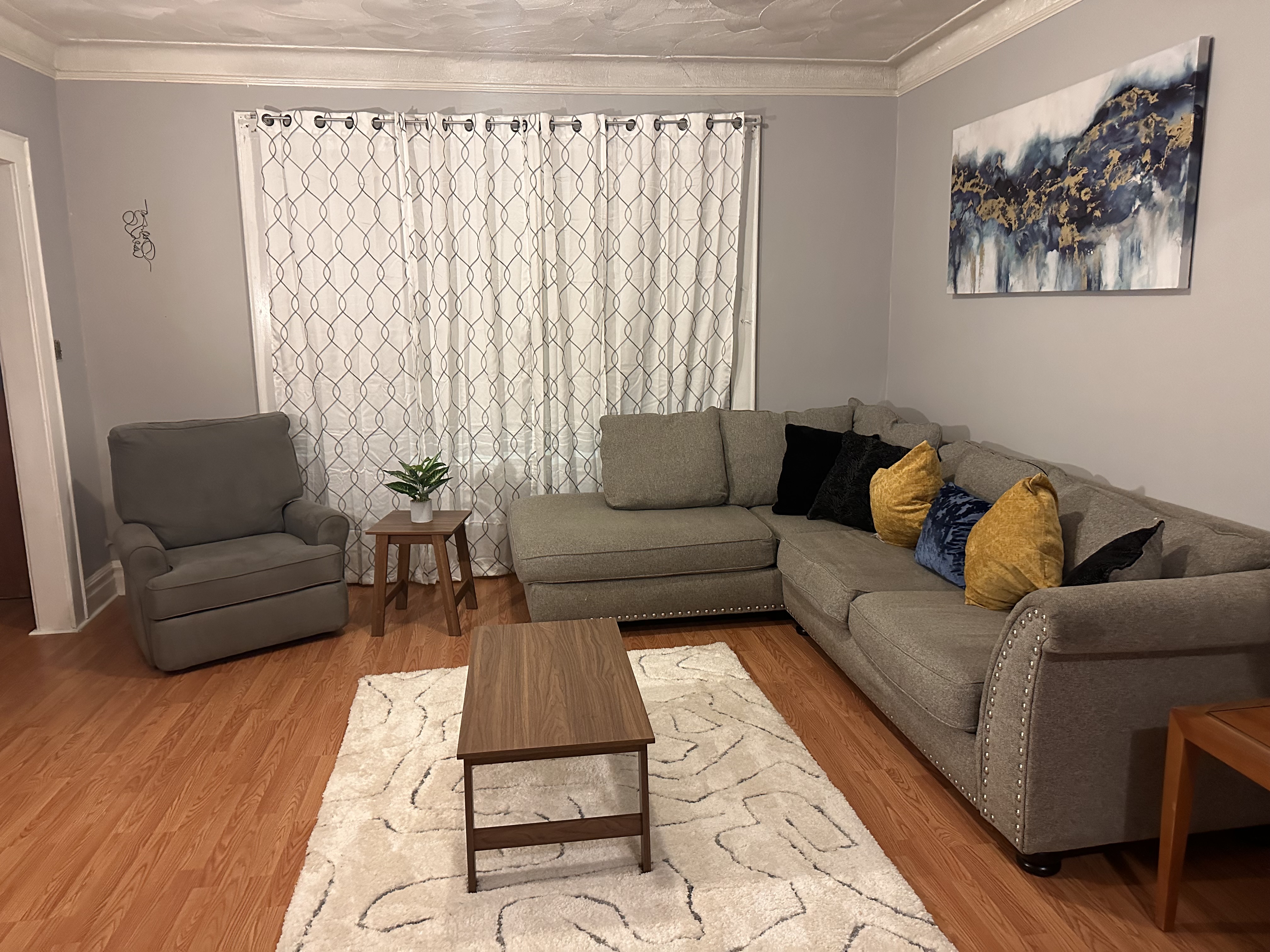 Upload Featured Image (This will be the primary image for the property listing)