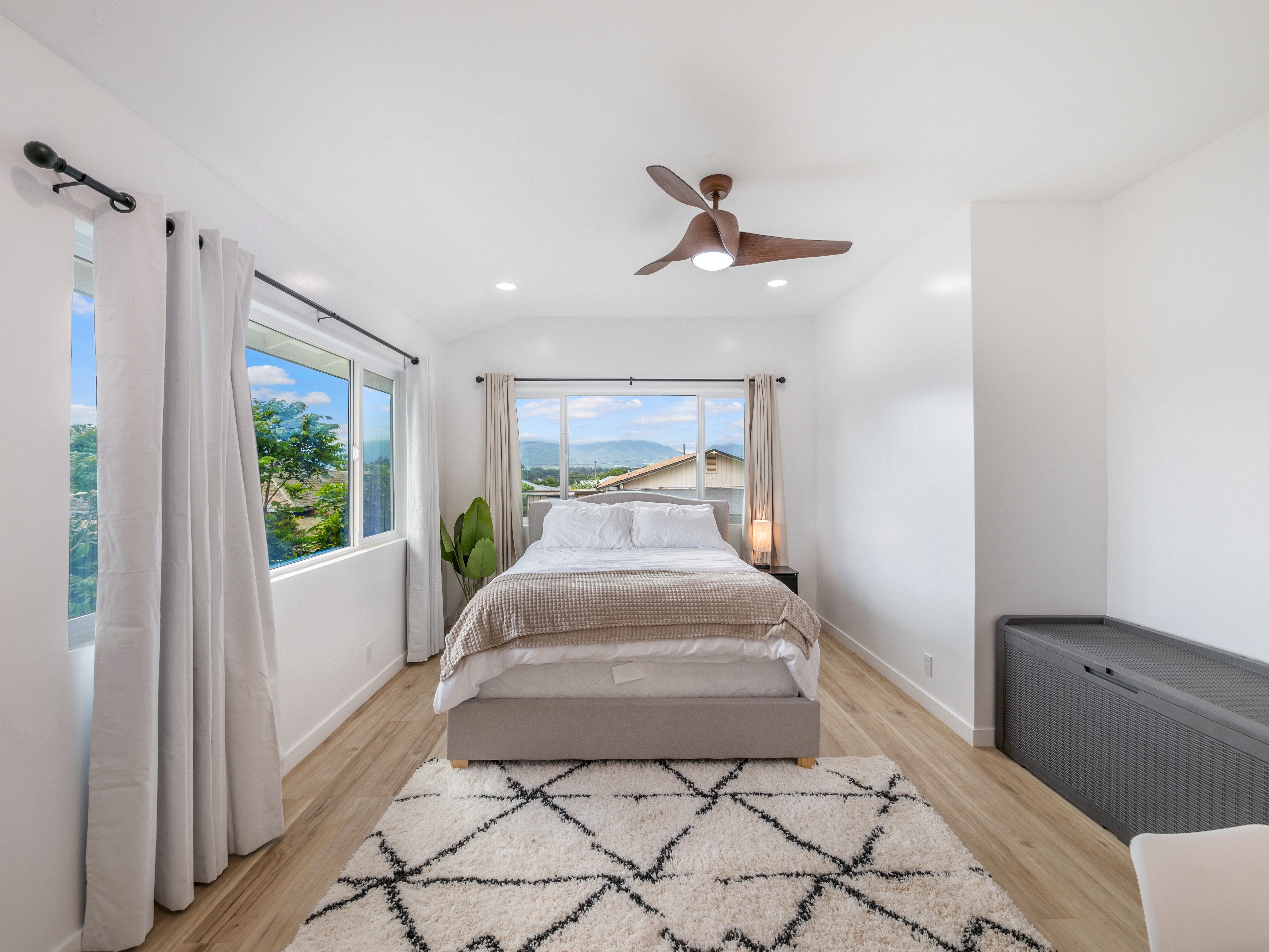 Upload Featured Image (This will be the primary image for the property listing)