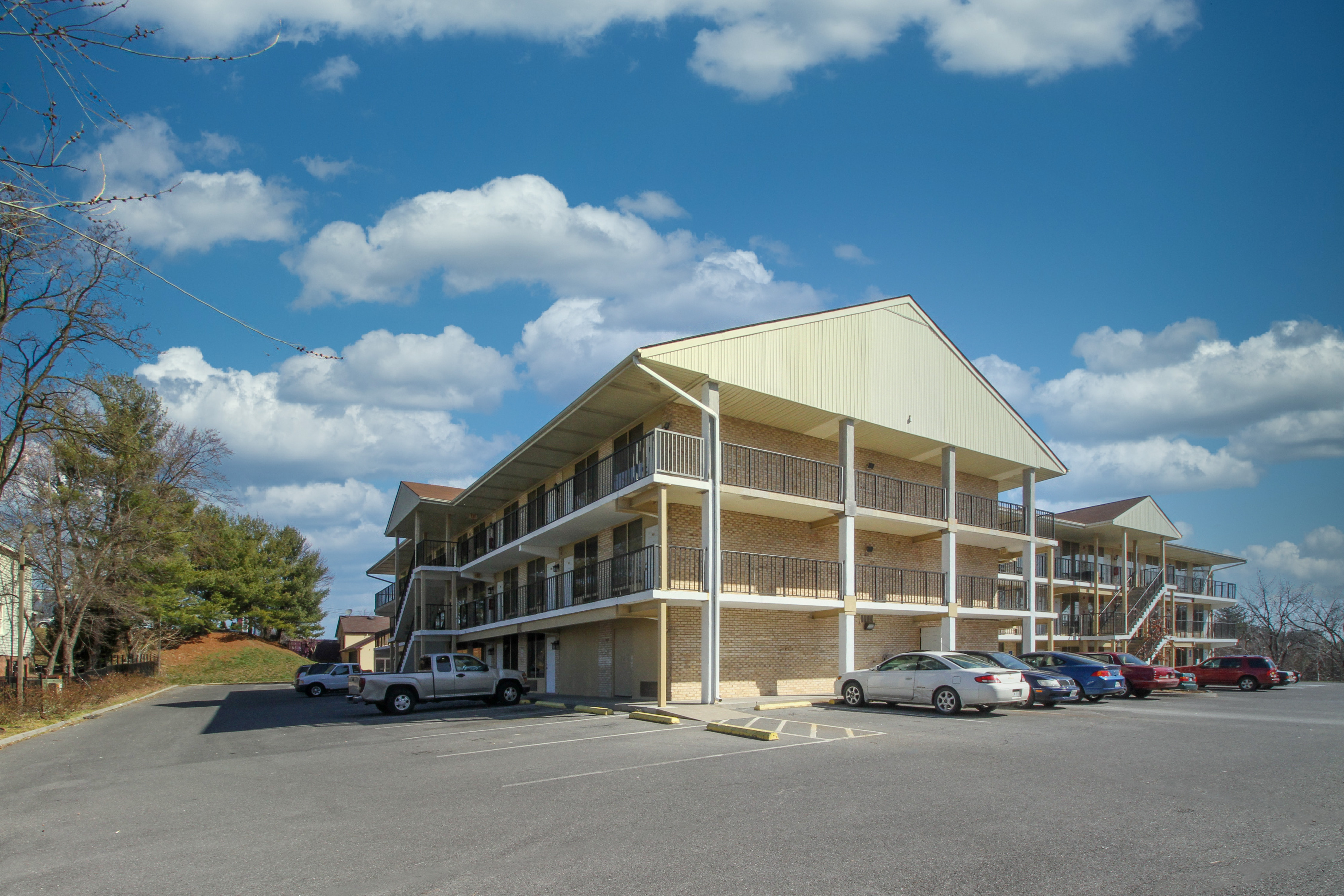 Upload Featured Image (This will be the primary image for the property listing)